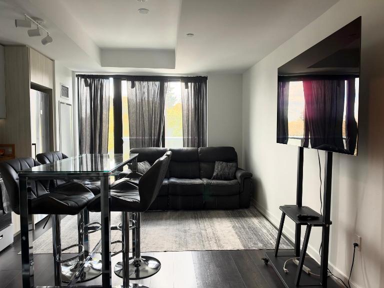 Stylish New 1BR in Toronto with Fast WiFi and Private Workspace - B&B Toronto