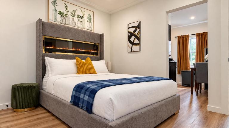 Imperial Studios Near LAX and SoFi Stadium - B&B Los Angeles