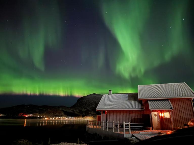 Spectacular Waterfront Fishermans Cabin - Rorbu - B&B Gravdal