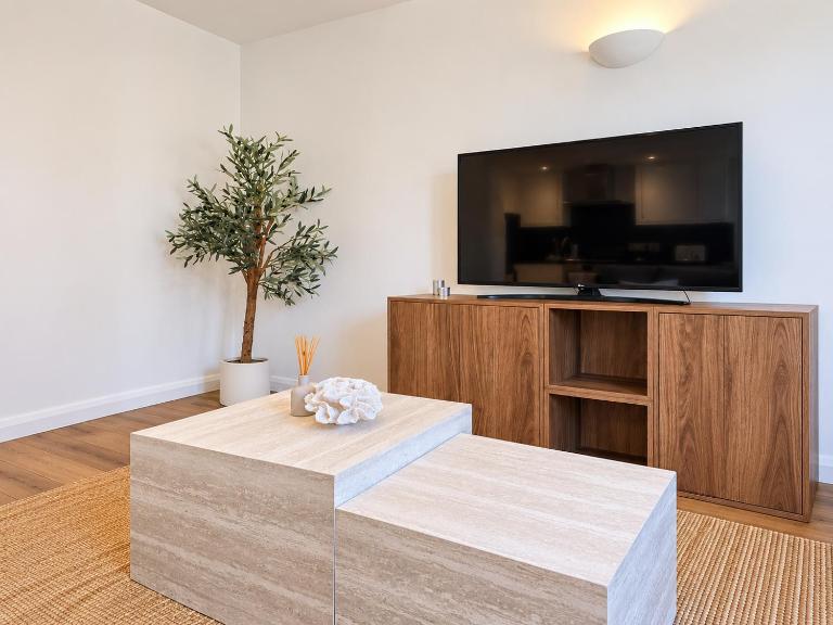 Central Windsor, 2Bed 2 Bath, Private Parking - Ferienwohnung Windsor