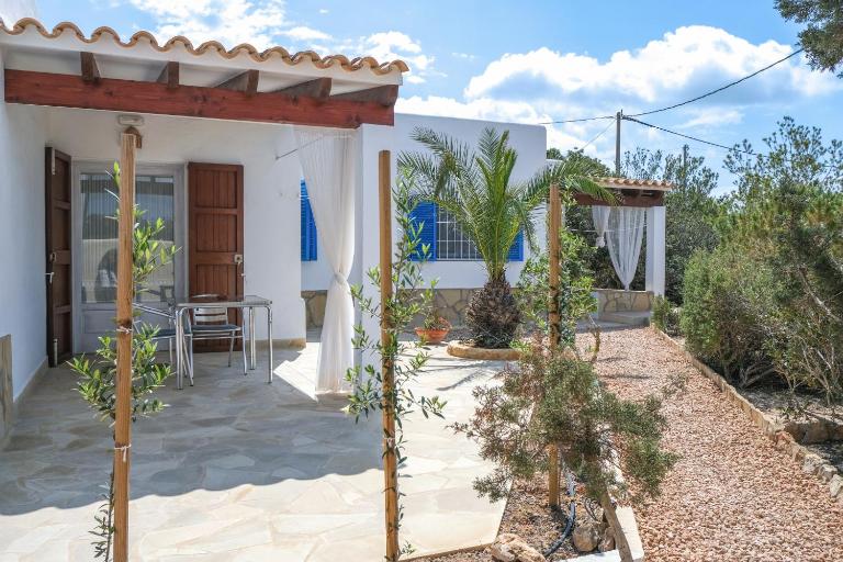 VIVIENDAS ES CARNATGE - B&B Playa Migjorn