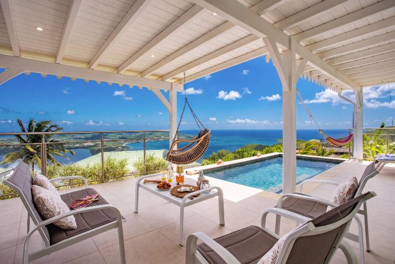 Terrasses du Morne Gommier - Vue Panoramique & Piscine chauffée & Tranquilité - Villa Chanté Grenouilles - Plain-pied - Bed and Breakfast Le Marin