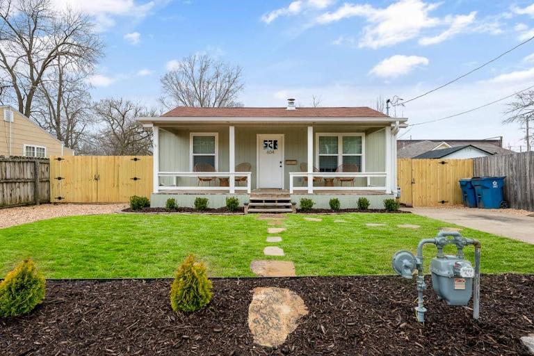 B Street Bungalow - B&B Bentonville