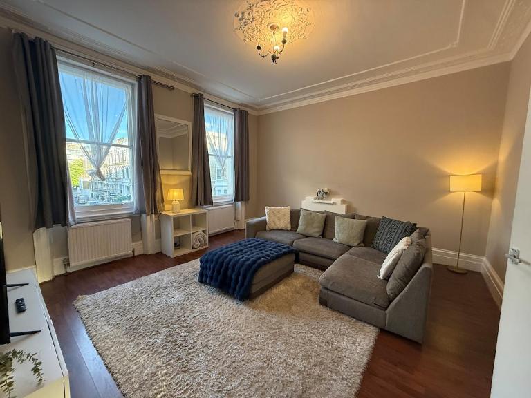 2-bed Triplex with Private Terrace next to Tube - B&B Londra