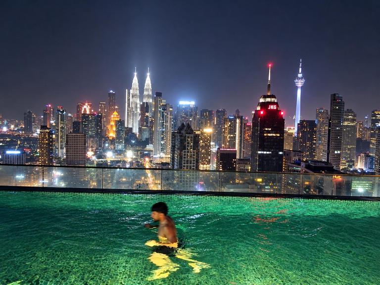 Regalia Residence Sky Pool KLCC Suites Near PWTC - Bed and Breakfast Kuala Lumpur