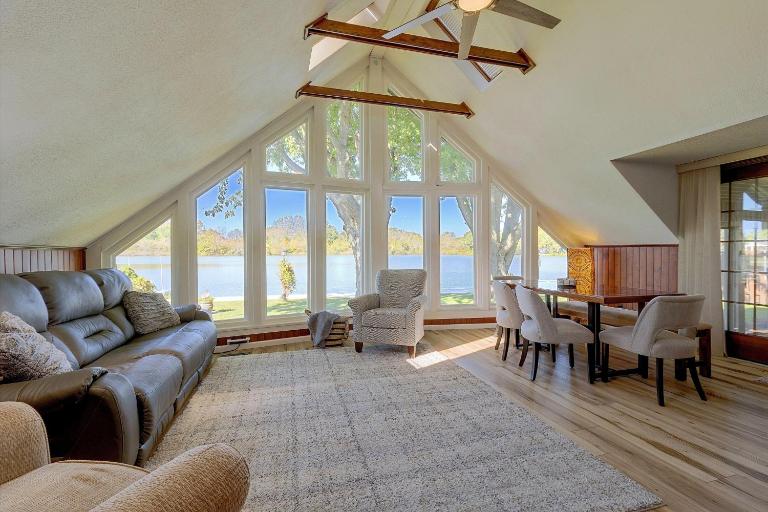 Lakefront St Marys Getaway w/ Boat Dock + Fire Pit - Bed and Breakfast Southmoor Shores