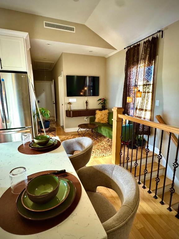 Master Suite De Carlo Shared Property PRIVATE stay NYC 18mins - B&B North Bergen