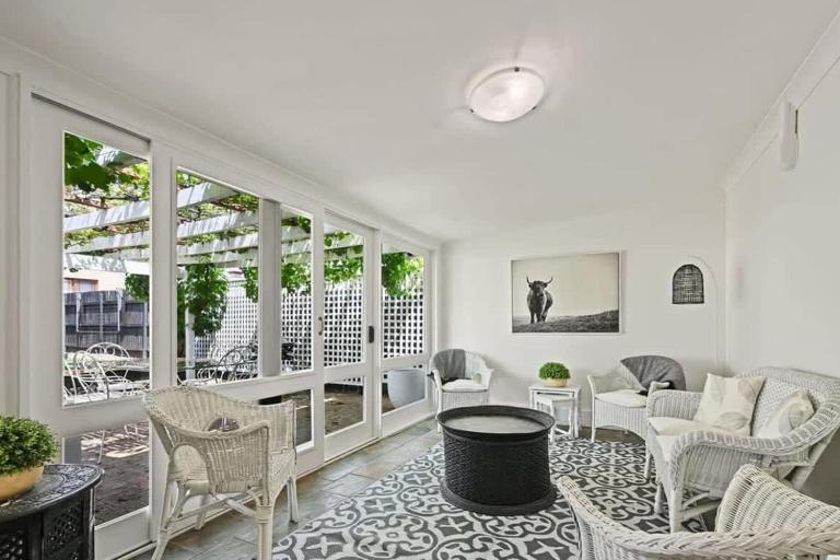 Hamptons House - Scandi Heritage Charm - B&B Bathurst