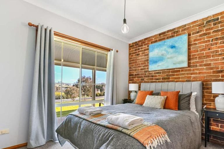 Highfields - Rural Entertainer with Valley Views - B&B Bathurst