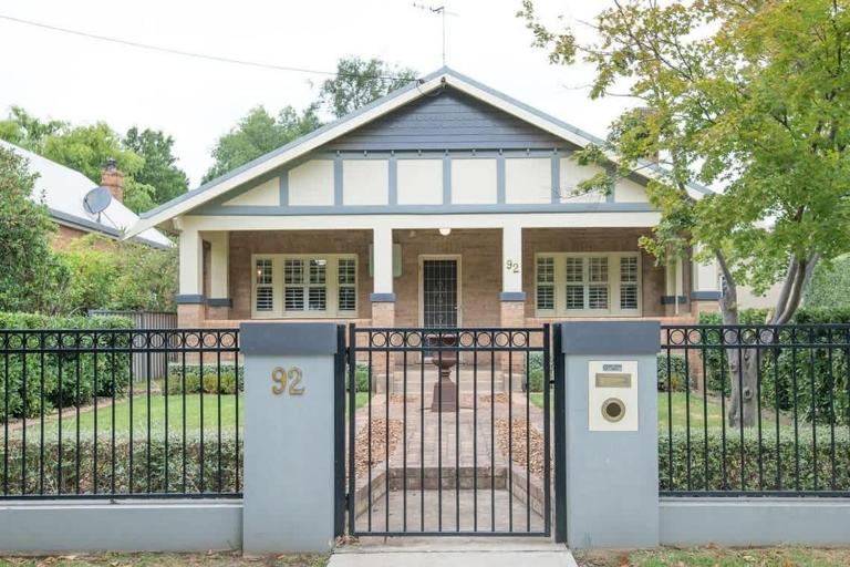 The Oaks on March Stunning & Elegant CBD Home - B&B Orange
