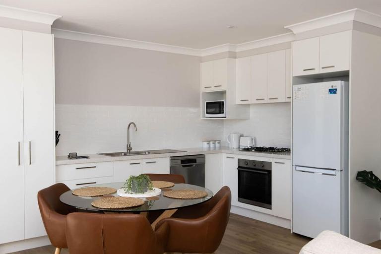 Villa on Matthews - Modern & Cosy, Escape for 2 - B&B Orange