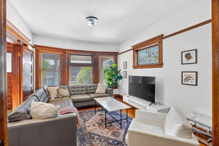 Stay Portland - Historic PDX Home - Sleeps 10, Perfect Location - B&B Portland