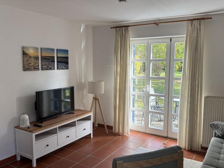 Feriendorf Rugana - Klassik Appartement mit 1 Schlafzimmer und Terrasse A33 - Chambres d'hôtes Dranske