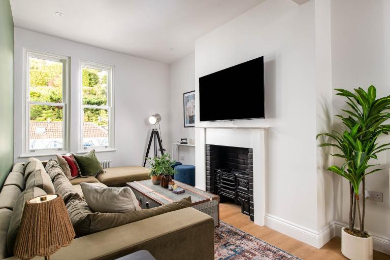 NEW-Stunning 4Bed 3Bath Flat-Harbourside Views-By FabAccommodation - B&B Brístol