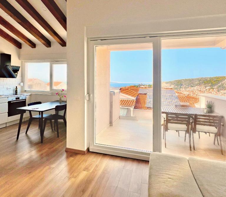hvarforfriends Architect Loft with Sea View and Parking - B&B Lesina