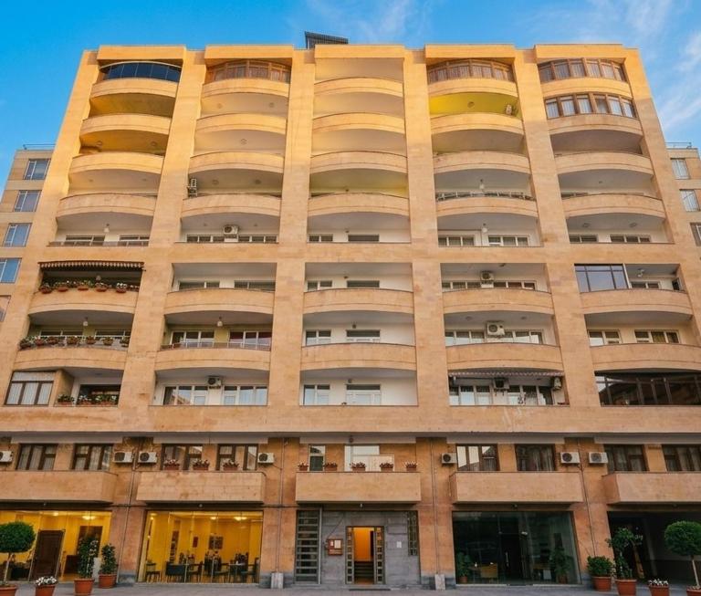 Super Central! Modern Apartments! New Building in Republic Square - Chambres d'hôtes Erevan