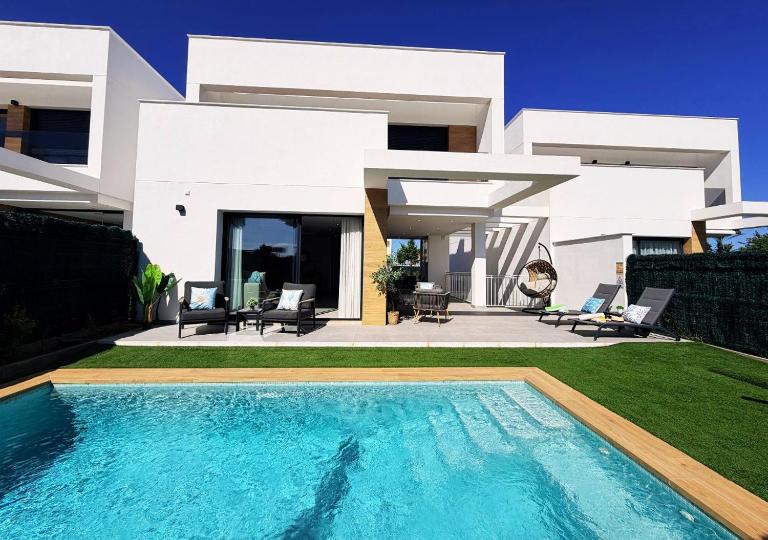 LUXURY VILLA SEVEN LAKES SANTA ROSALIA RESORT by PREMIUM SPAIN PROPERTIES - B&B Torre-Pacheco