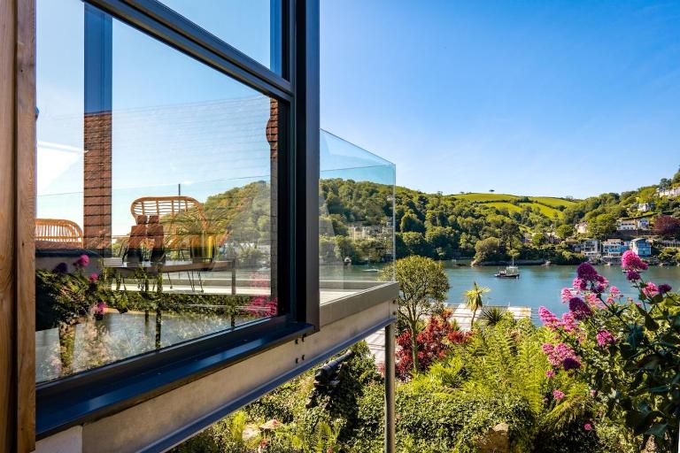 Two Guns – Contemporary, Stylish Townhouse With Stunning Sea Views - B&B Kingswear