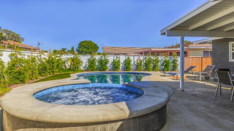 F-53 Trenton - B&B Anaheim
