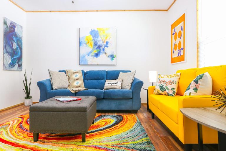 Charming Home - 2 Mi to Niagara Falls State Park! - B&B Niagara Falls