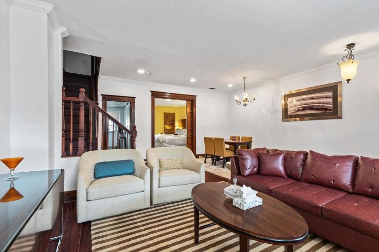 Family & Group Trips to DC - 4-BR Close to METRO - B&B Washington
