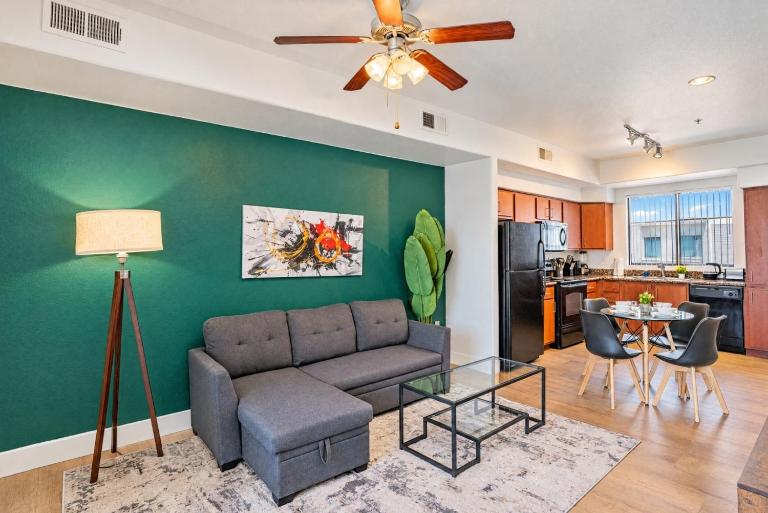 Trendy 1BD Walk to Westgate Pool Gym WD - B&B Glendale