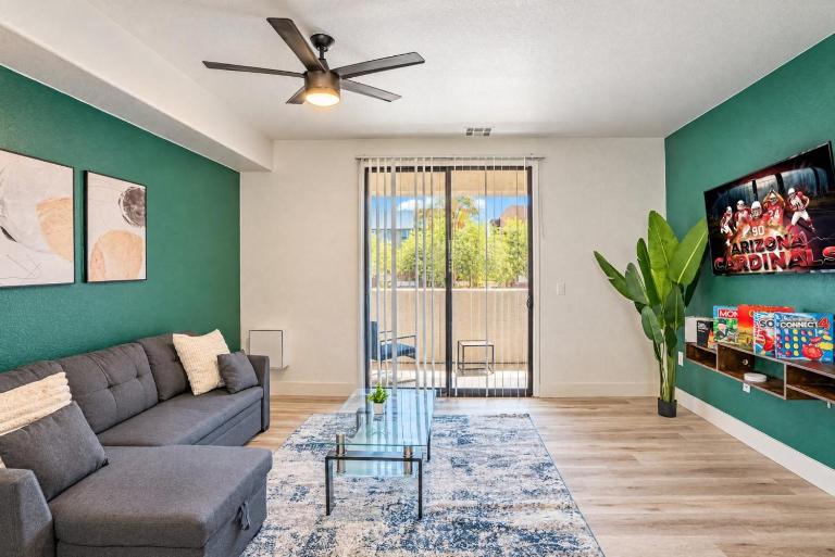 Lavish 2BD Walk to Westgate Pool Gym WD - B&B Glendale