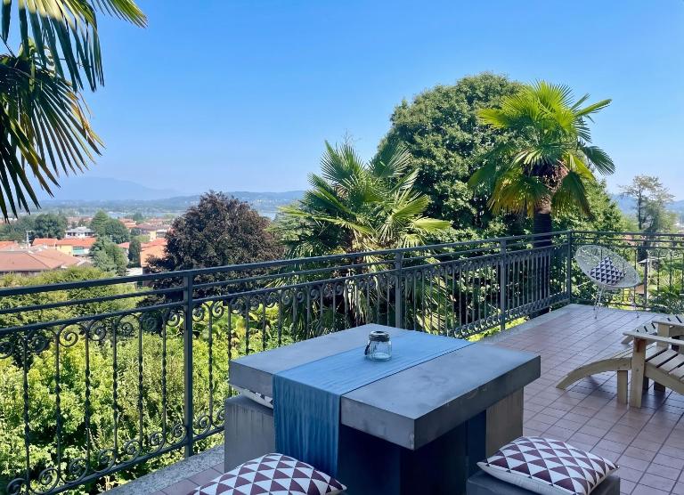 Lake View Apartment in Arona - B&B Arona