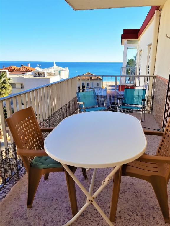 Spacious apartment in Tavernes de la Valldigna with sea view - B&B El Brosquil