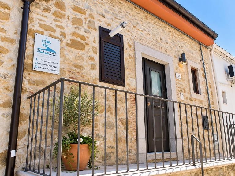 Strada larga - B&B Rocchetta Sant'Antonio