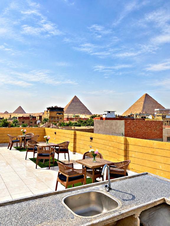 Hemo Boutique pyramids View - B&B Cairo