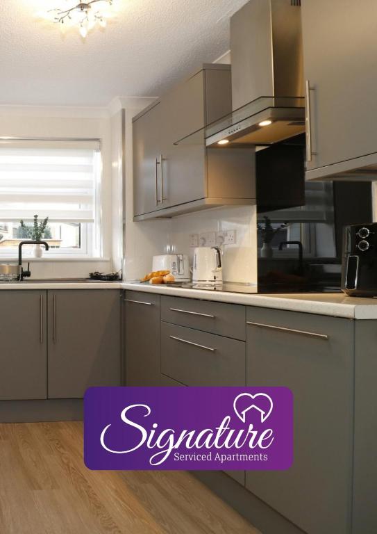 Signature - Windsor House - B&B Hamilton