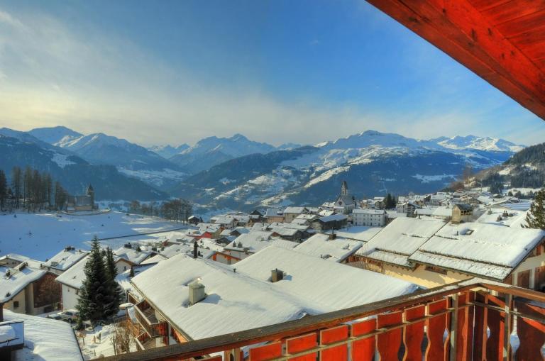 Casa Ansiel - 2.5 Zimmer Ferienwohnung am Sonnenhang von Falera - Chambres d'hôtes Falera