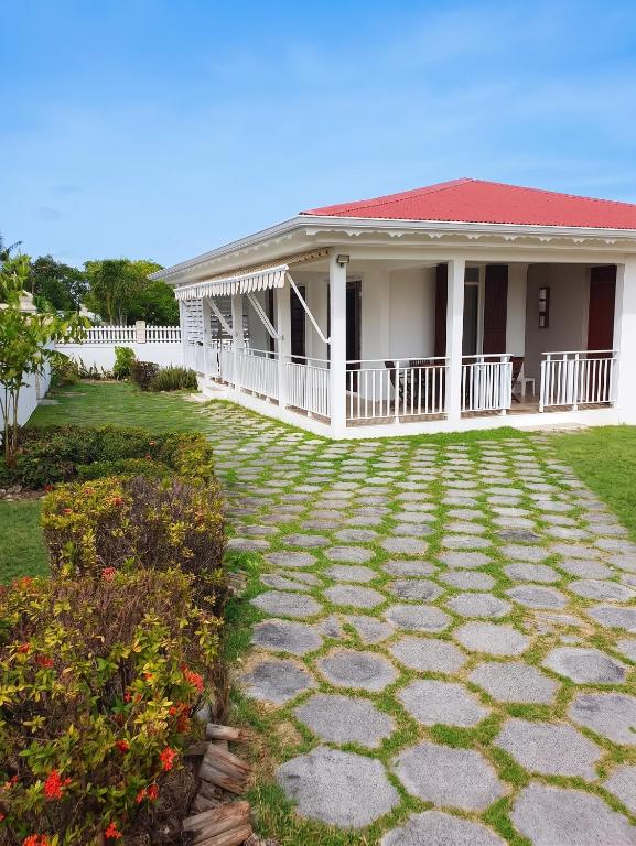 Maison spacieuse à Petit Canal, 104 m², proche sites historiques - B&B Petit-Canal