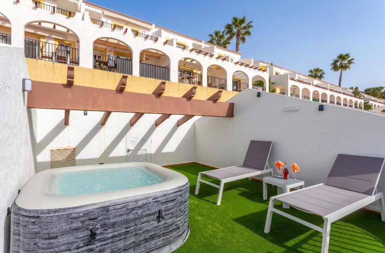 Apartment with Jacuzzi in Calp, 70 m², 4 Guests - B&B Calpe