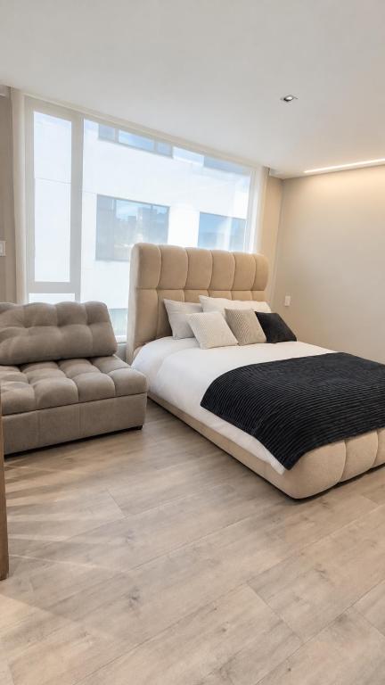 Estudio moderno con vista a la ciudad, terraza y gym A minutos del Metro La Carolina, Quito - B&B Quito
