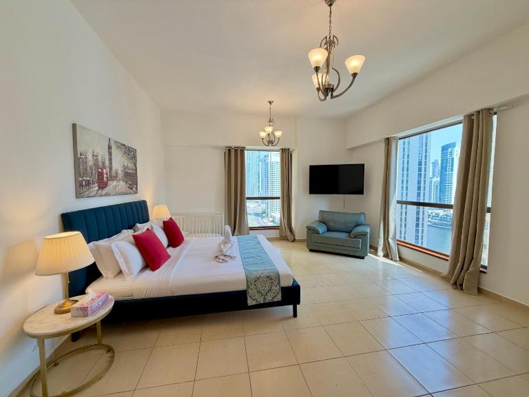 Prime Spacious 3BR on JBR Beach near Metro & Mall By Sunkiissed Holiday Homes - B&B Dubai