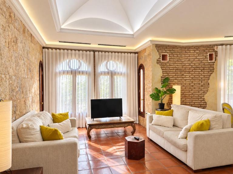 MonKeys Apartments Adriano Palace - B&B Sevilla