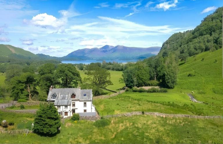 Unique 4 bed cottage- heart of Borrowdale valley, hikers haven - Chambres d'hôtes Keswick