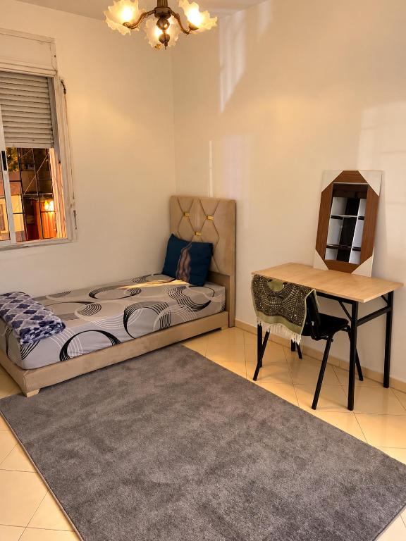 Private Room with Desk & Fast Wi-Fi - B&B Casablanca