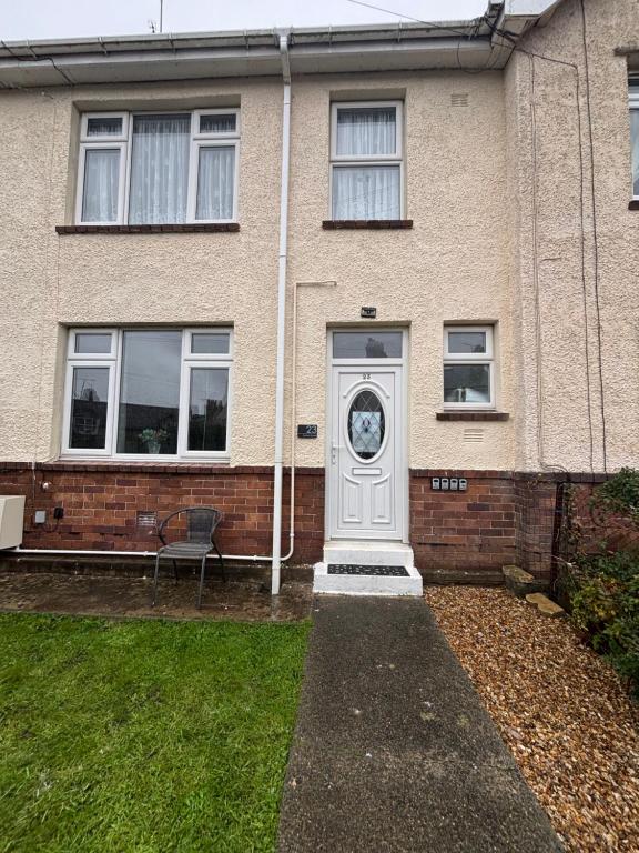 Room only guest accommodation, guest house self catering - B&B Bangor