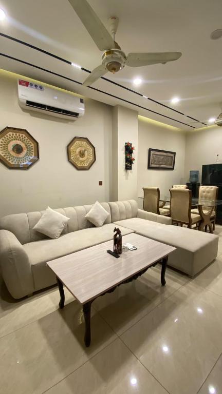 Luxury one bed in zeta mall - Bed and Breakfast Islamabad