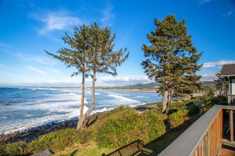 Spectacular Seaside Surf-View Home - B&B Seaside