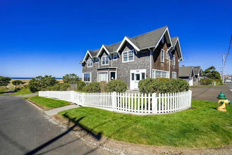 Gearhart Classic Vacation Rental - B&B Gearhart