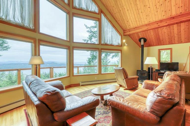2 Bed 2 Bath Vacation home in Orcas Island - Bed and Breakfast Rosario