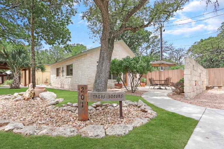 Three Sisters - Casita 1 - B&B Wimberley