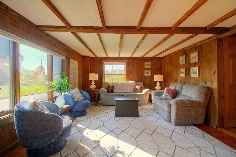 Renovated Farmhouse < 1 Mile to Okemo Mountain! - Chambres d'hôtes Ludlow
