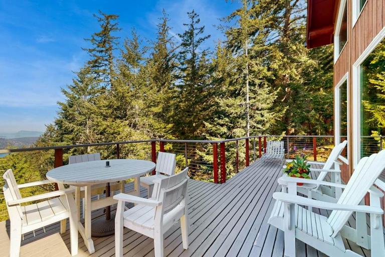 Sunsets Over Water - Bed and Breakfast Eastsound
