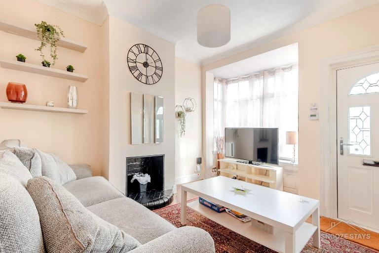 Spacious 3 Bed Townhouse with Free Parking near NEC and BHX Airport - B&B Birmingham