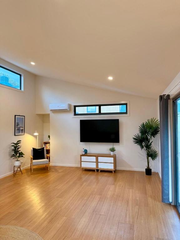 Beach Holiday Home - Walk to Main Street Cowes & Short Drive to Island Attractions - B&B Cowes